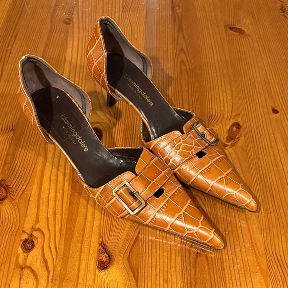 Bloomingdale's Shoes - Bloomingdale's leather upper lining and sole Croc-Patterned kitten Heels Italy